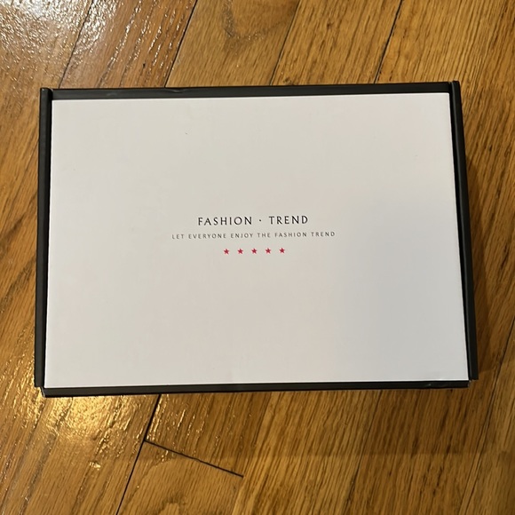 New Nuoku Wristlet - Picture 3 of 3